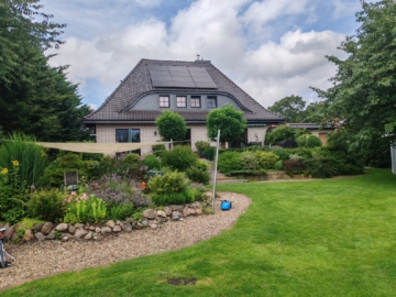 Außergewöhnliches Einfamilienhaus in Ortsrandlage von Leiferde, 38542 Leiferde, Einfamilienhaus